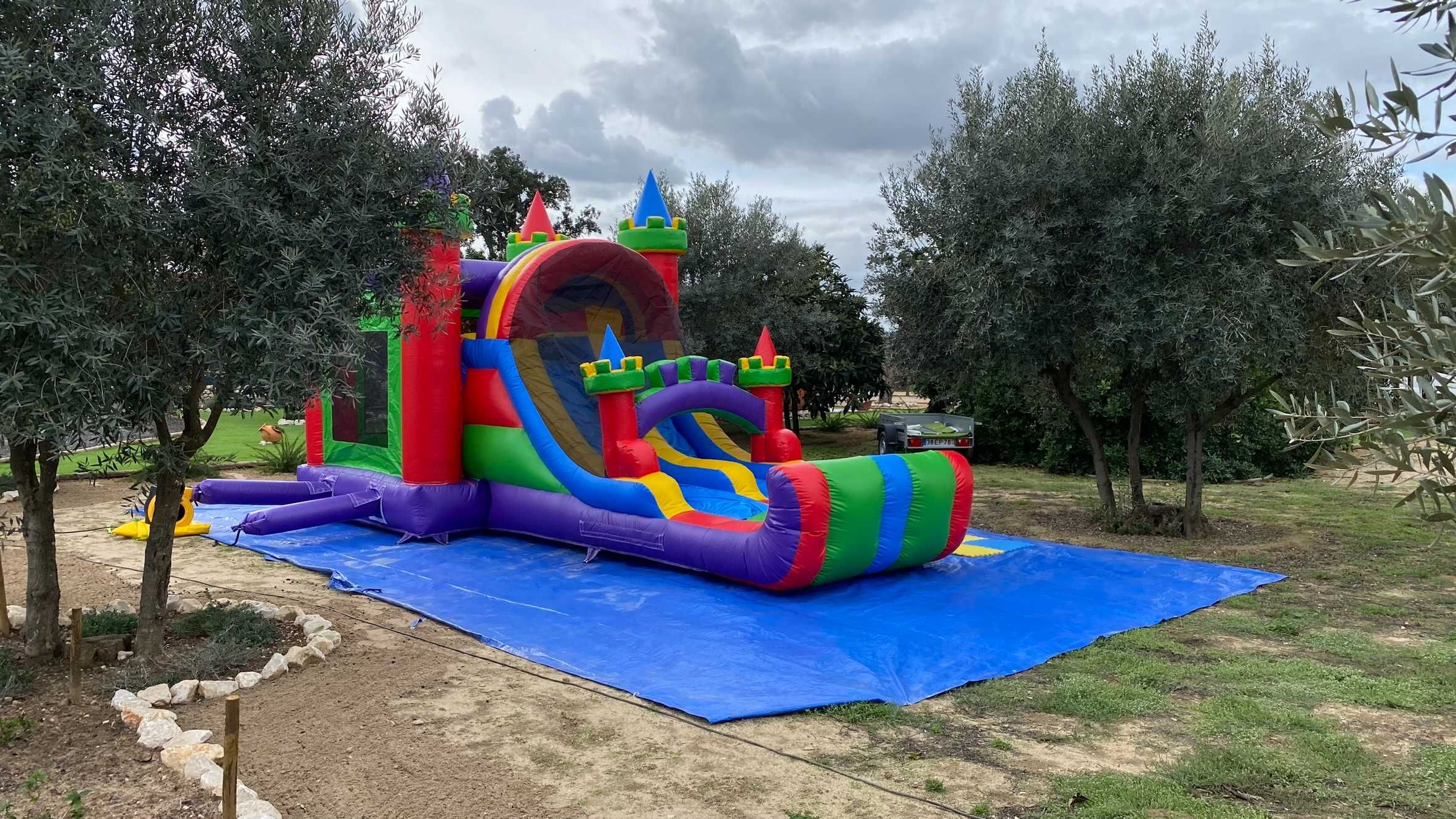 Castelo Insuflável Gigante - Aluguer
