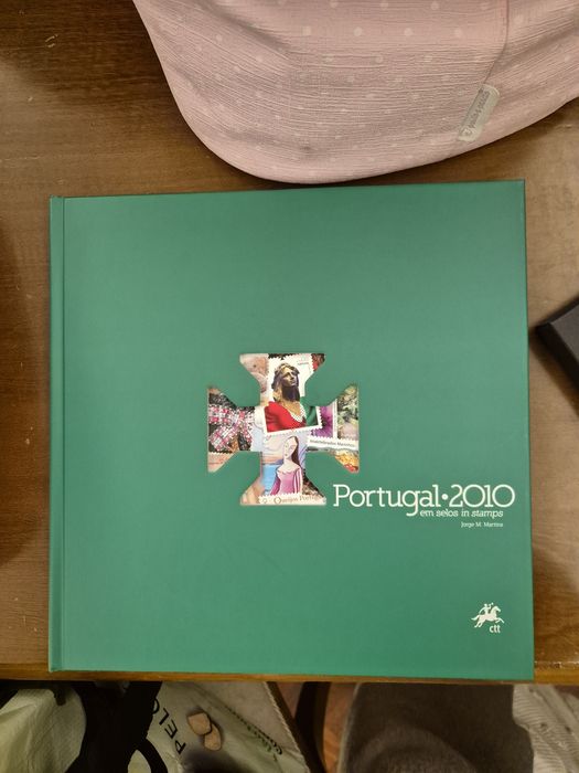 Livro Portugal em selos 2010