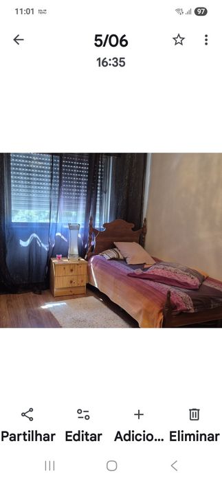 Cama solteiro.colchao e mesa cabeceira