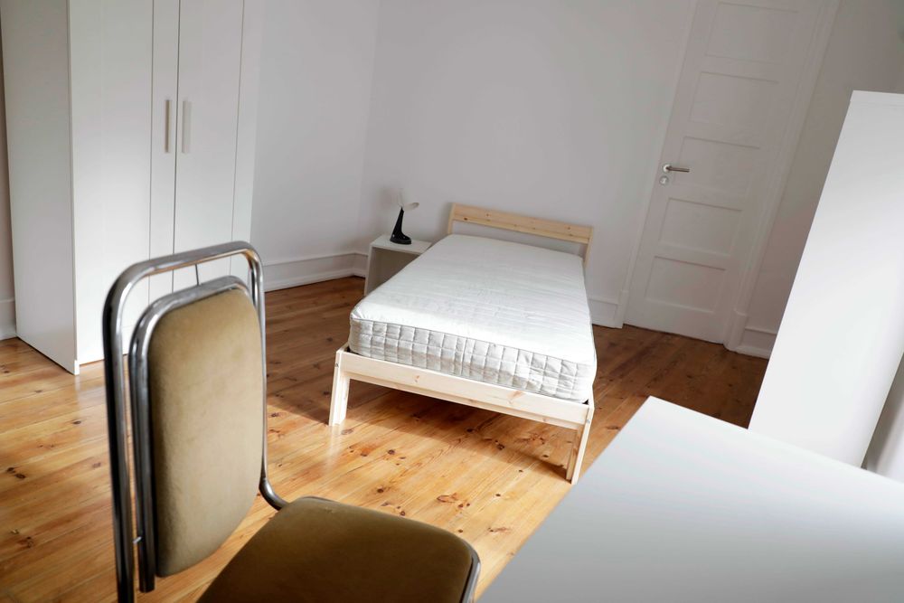 Quarto individual - Junto ao Metro