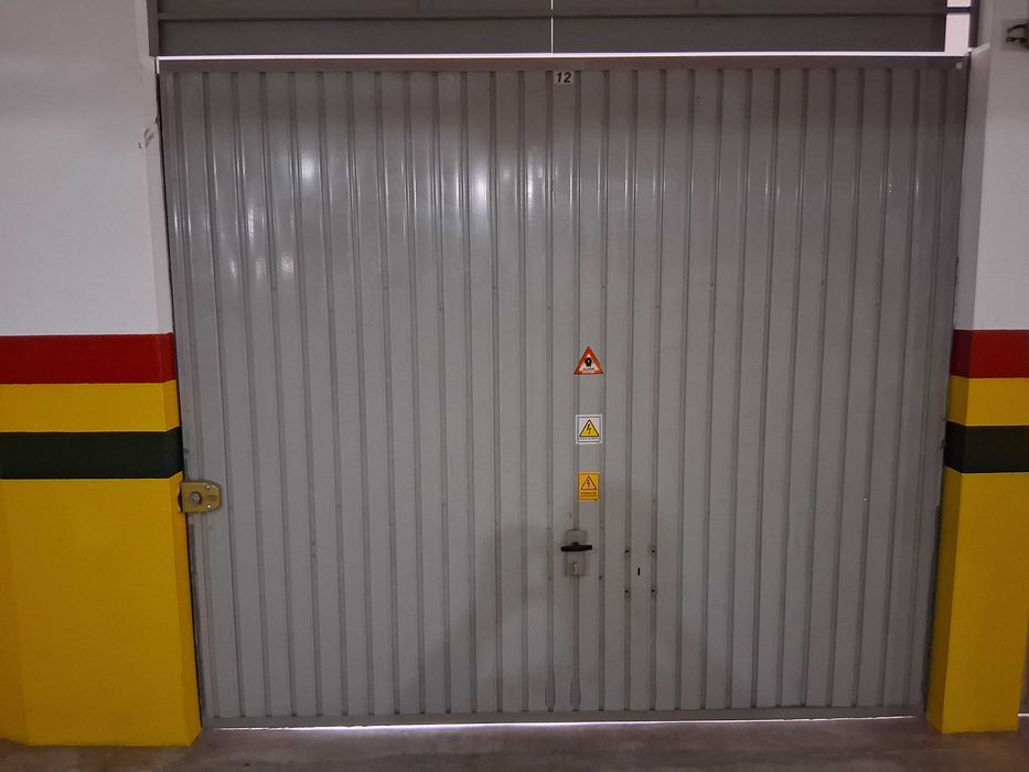 Portão de garagem de ferro