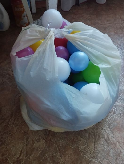 Продам кульки для сухого басейну і манеж для них