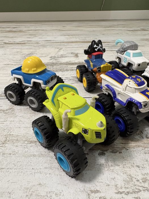 Чудо машинки від Matell Fisher price металеві