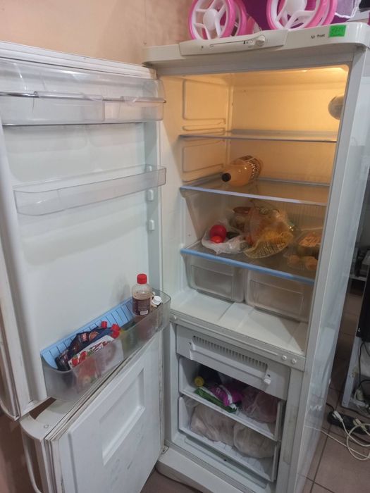 Продаю двухкамерный холодильник Indesit NoFrost
