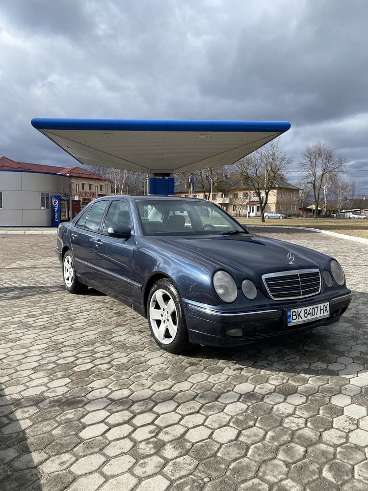 Mercedes E210 2.7