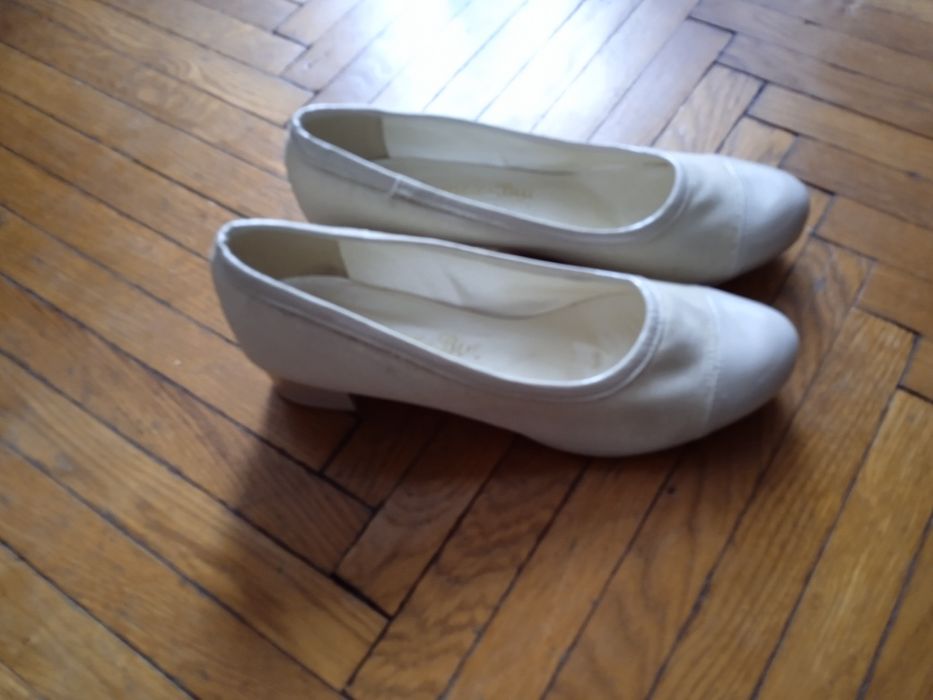 Туфлі бежеві б/ у