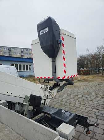 Sprzedam zwyżkę 17m w bok 10 m   Kat.B