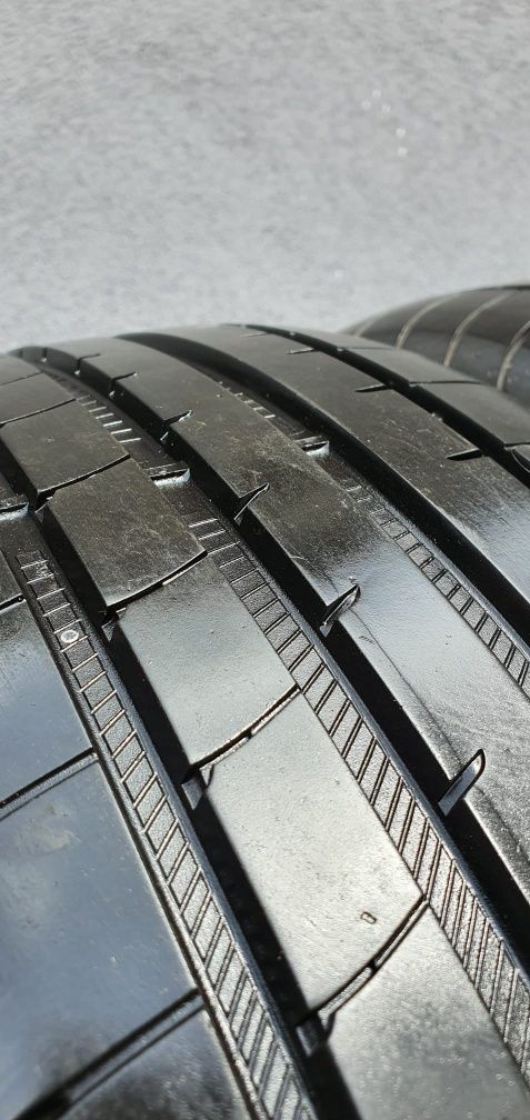 225/40/20 Goodyear para