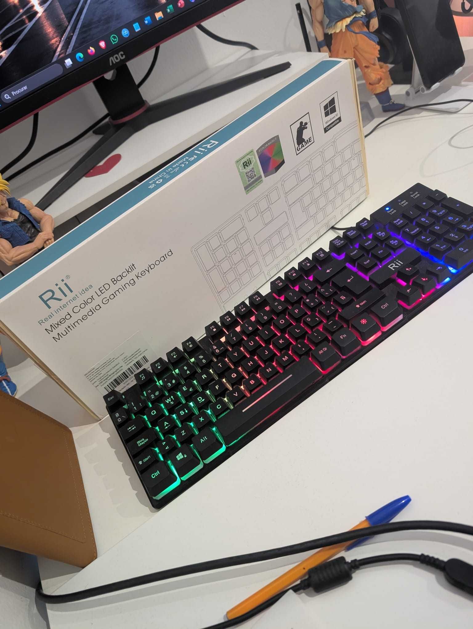 Teclado Gaming com luzes LED (Como Novo)