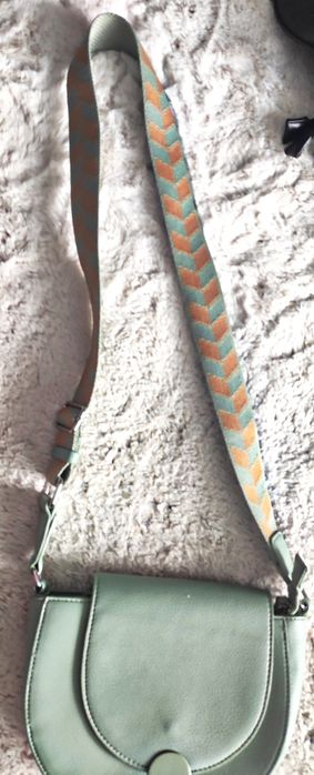 Torebka damska. Długi uchwyt, 3 kieszenie. Stan dobry, bez wad.