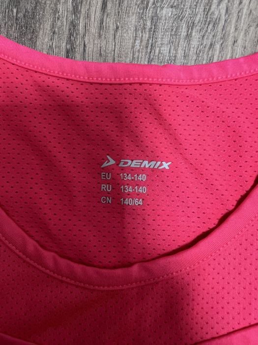 Продам костюм для тренировок Demix для девочки, шорты в подарок