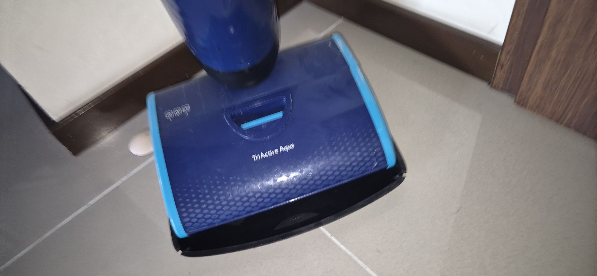 Philips Aquatrio Pro FC7080/01 odkurzacz do pracy na mokro i na sucho