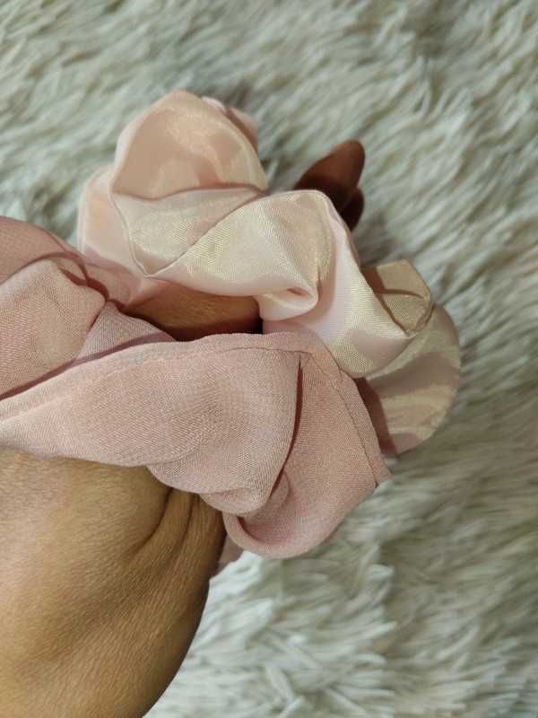 Zestaw gumek scrunchie pudrowy róż