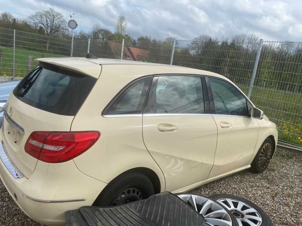 Mercedes-Benz B 180 CDI, Bi Xenon, Distronic Venda em Partes e Peças