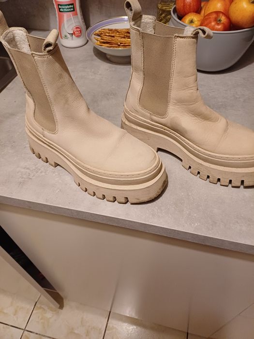 Sprzedam buty damskie r ozmiar 38 39 i bluzki damskie m za 50 zł