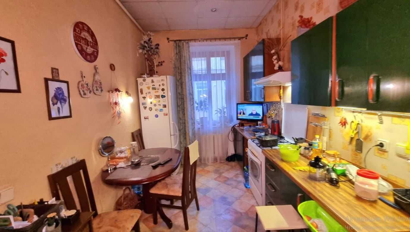 Трехкомнатная квартира ЦЕНТР, Базарная /Ришельевская СРЕДНИЙ Этаж