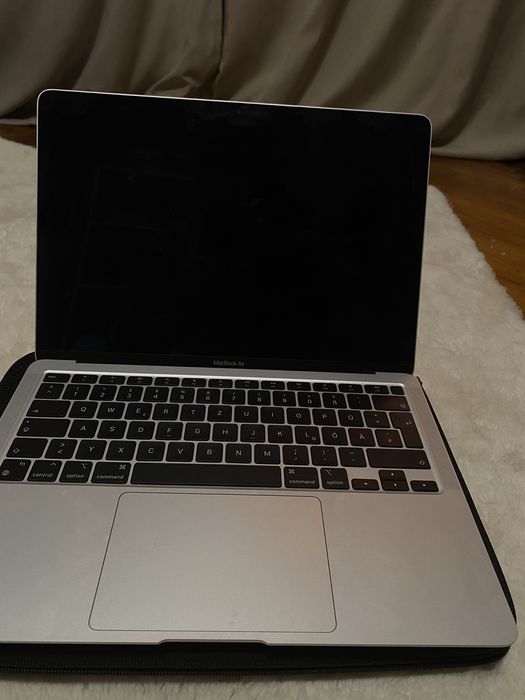 ноутбук MacBookAir