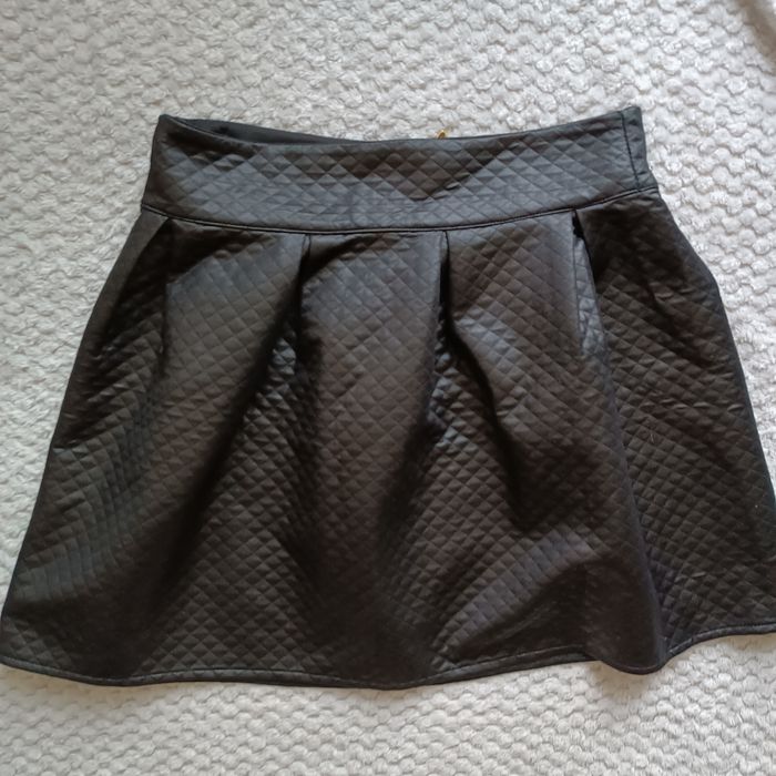 Spódnica damska, rozkloszowana, pikowana, czarna, L XL 40 42