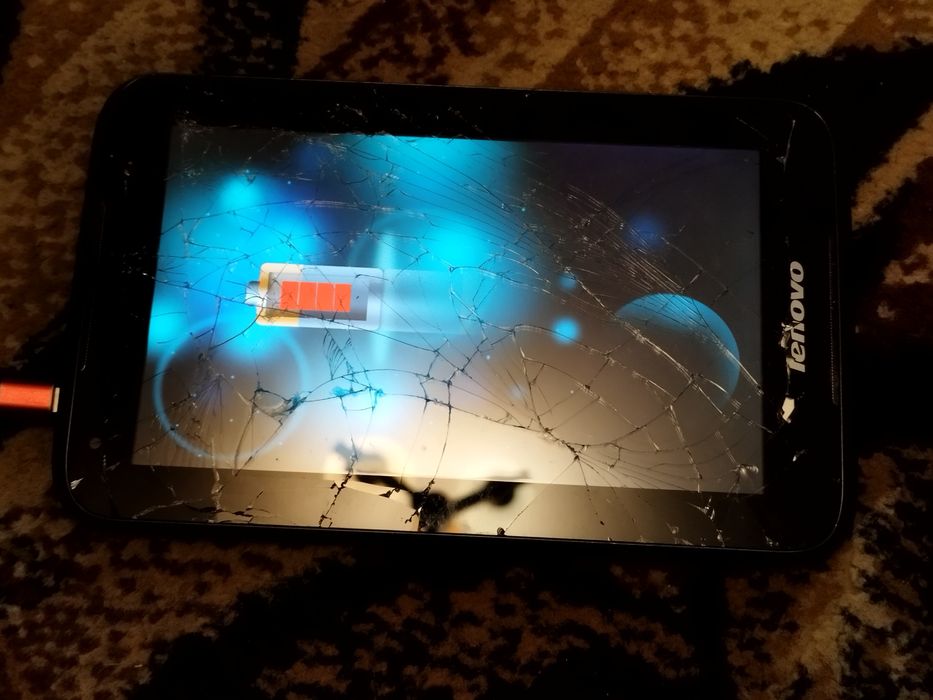 Tablet Lenovo zbity