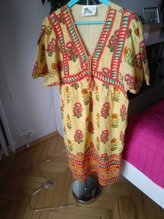 Sukienka midi w stylu boho.