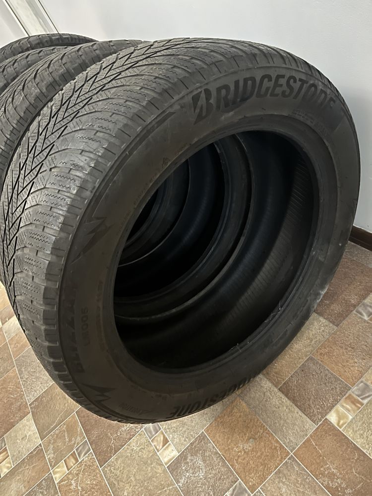 Шини Bridgestone 275/50 r20