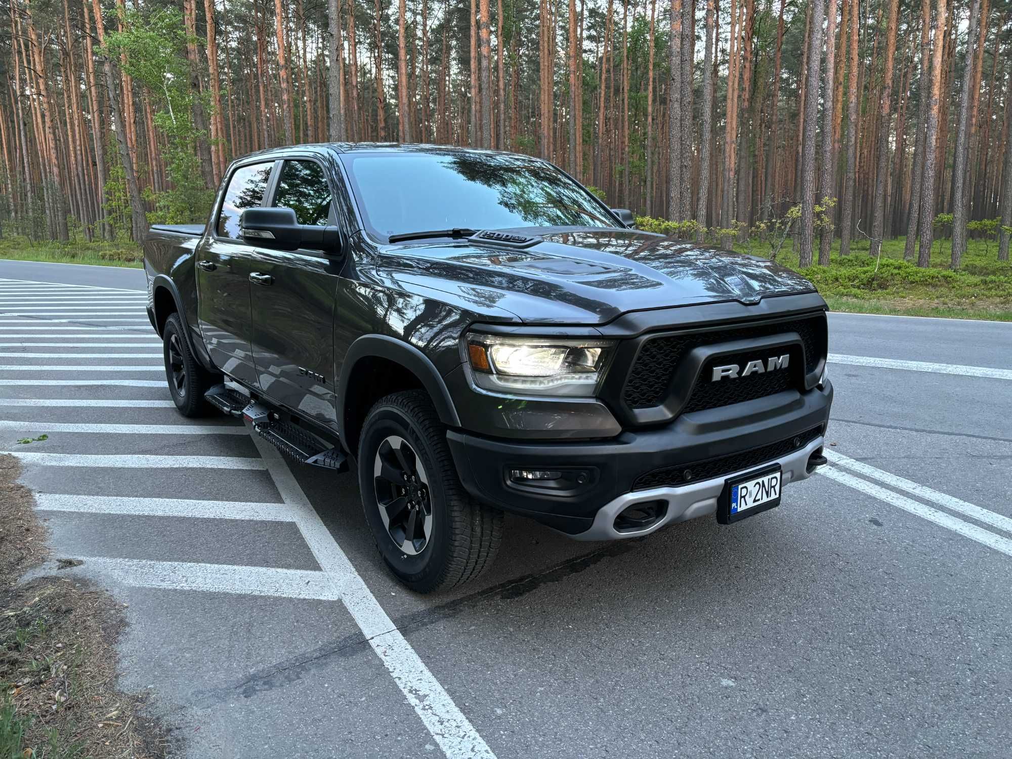 Ram 1500 Rebel 5.7 Hemi eTorque 401 KM 2020r 87 tyskm 4x4 Pneumatyka