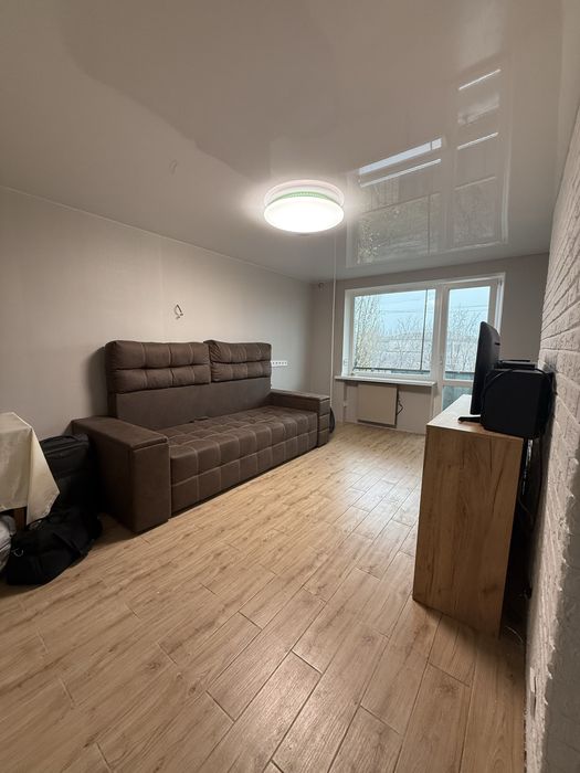 Продам 2-х кімнатну вул.Миру