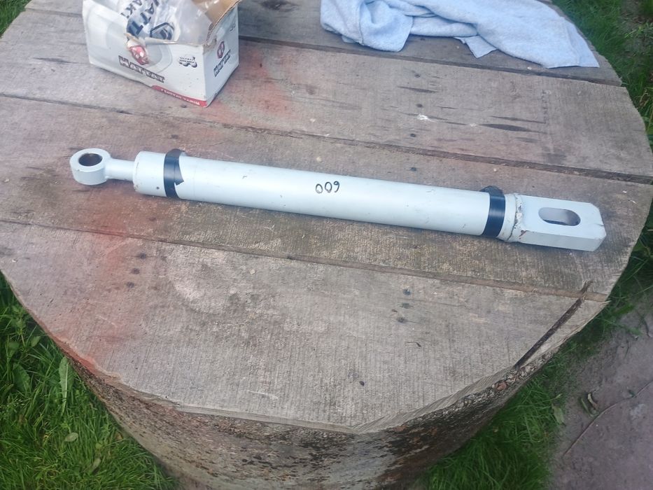 Siłownik otwierania klapy prasy Ursus Z543 Warfama