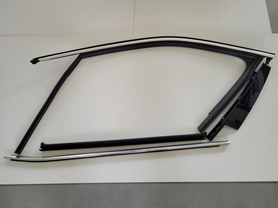 Listwy chromowe drzwi lewy przód Oryginał Skoda Superb III