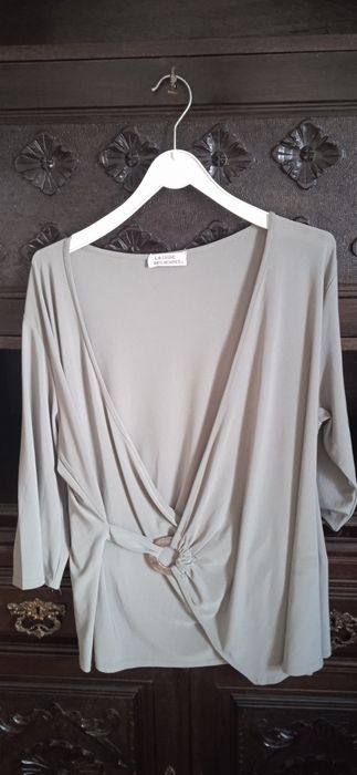 Camisas, camisolas e blusas para venda