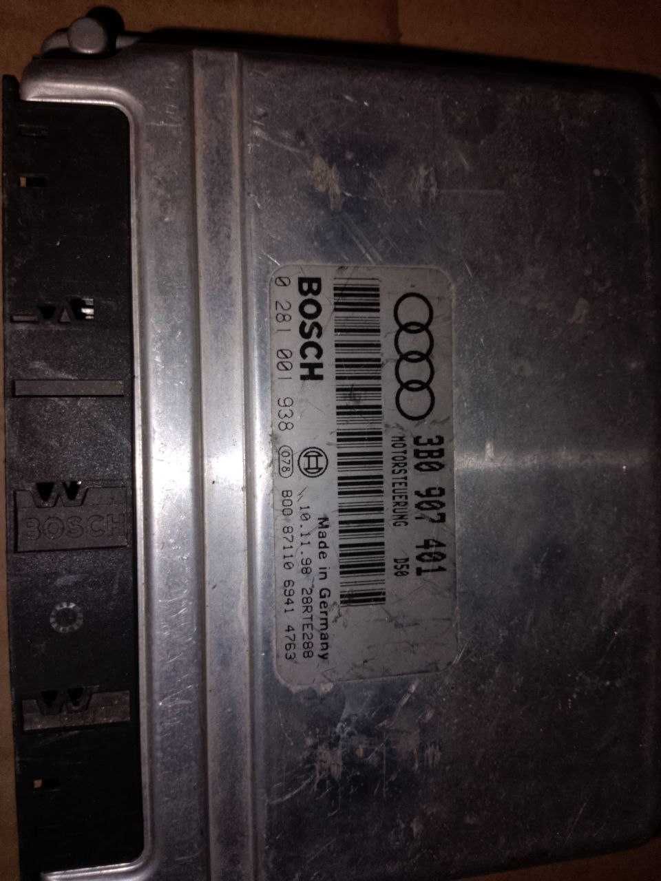 Блок управління двигуном Audi A6 3B0 907401