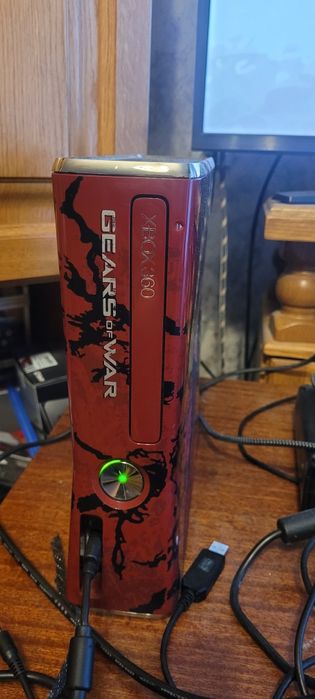 Xbox 360 slim Gears of war edition