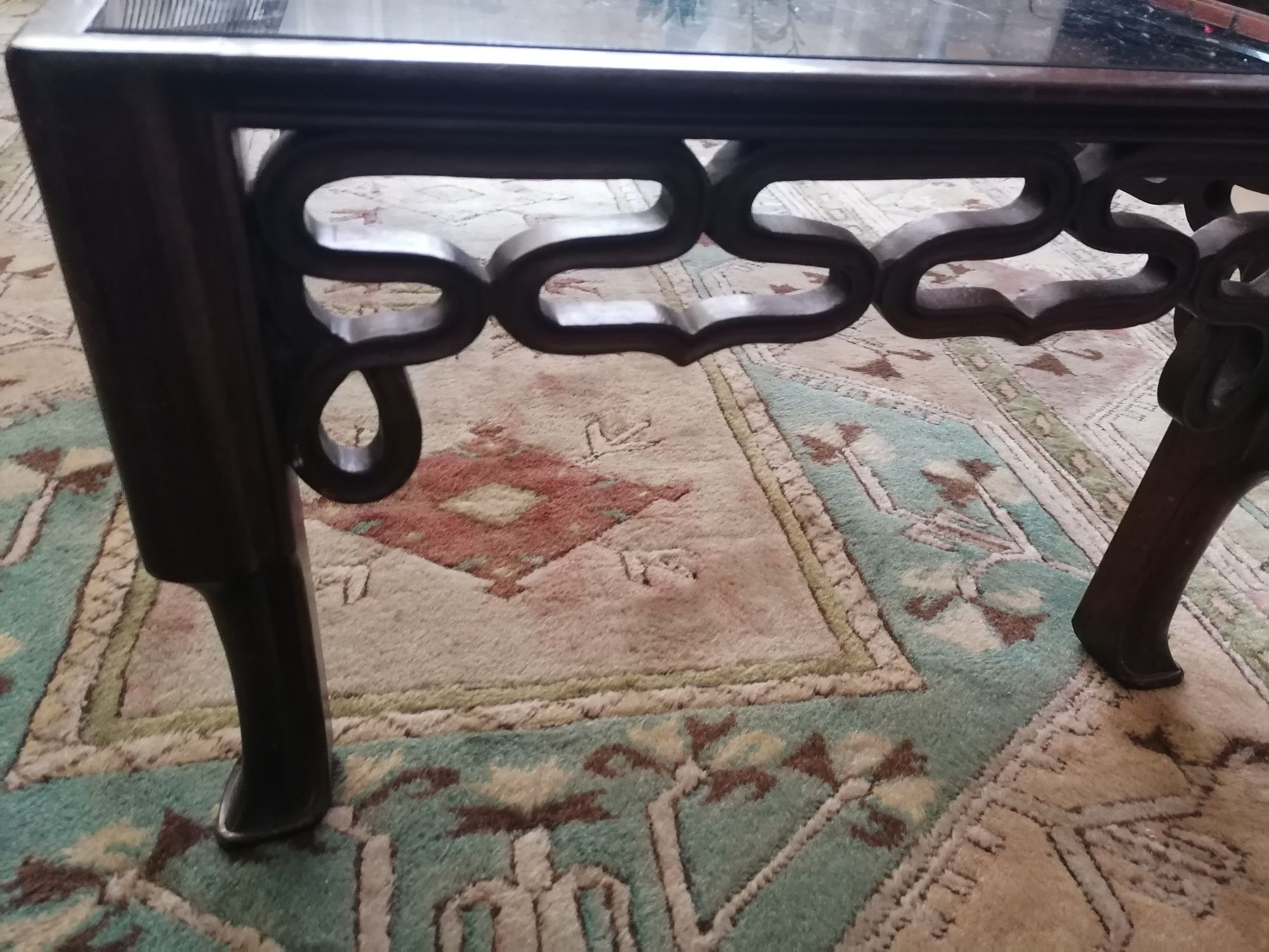 Mesa de centro em madeira e vidro