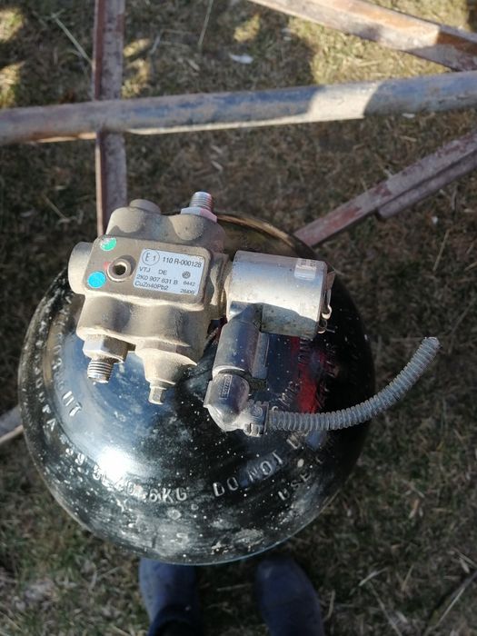 Продам метанові балони.