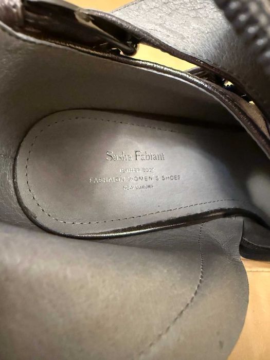 Продам жіночі черевички (ботильйони)