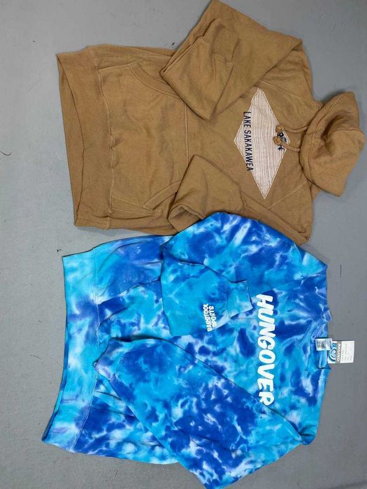 Світшоти, худі, кофти з капішоном сток