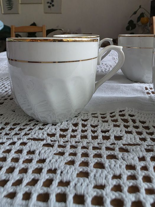 4 filiżanki porcelanowe Wałbrzych białe pozłacane KLASYKA