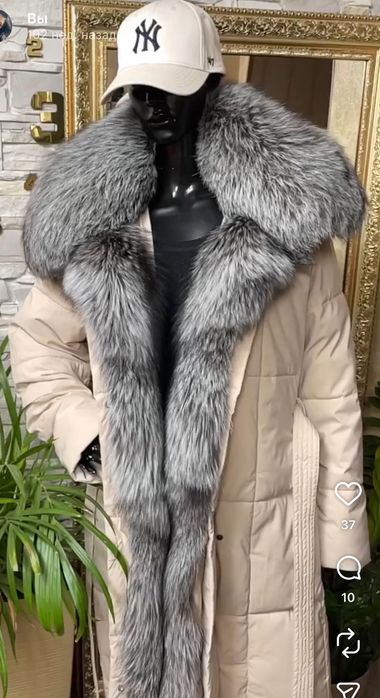 Продам пуховик с натуральным мехом чернобурки