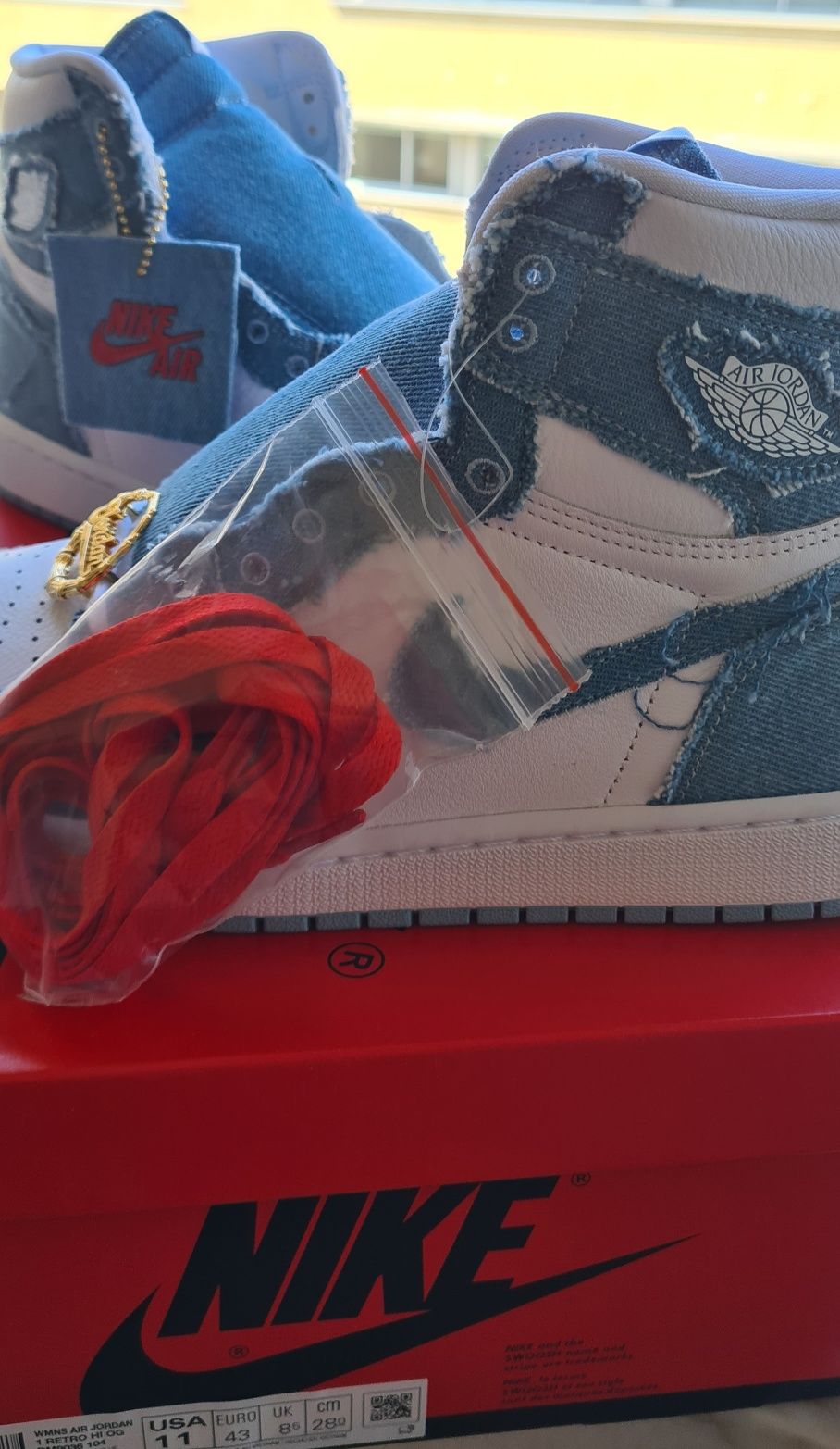 Ténis novos a estrear na caixa Nike AIR JORDAN 1 retro high Denim 43.