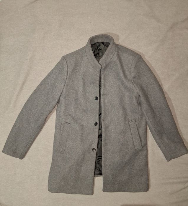 Casaco masculino  de lã cinza.
