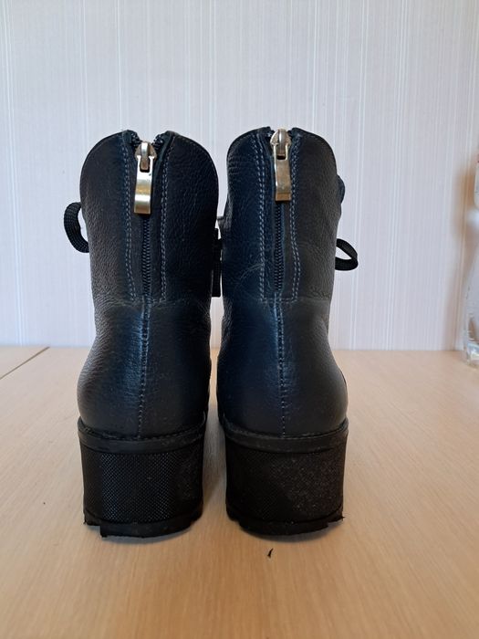 Продам зимні ,шкіряні ботинкі