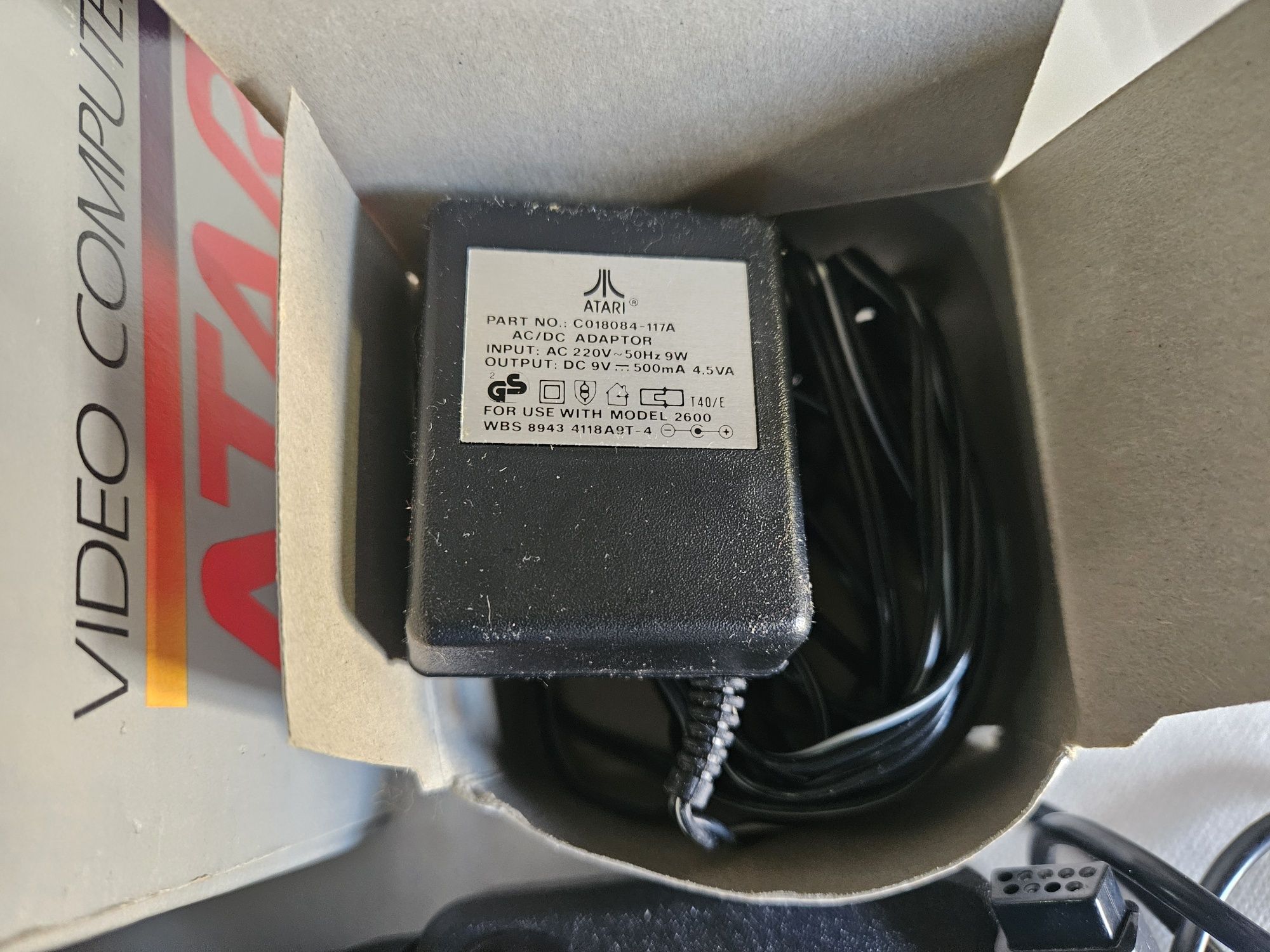 Atari com caixa e jogos