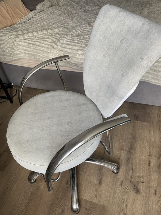 Перукарське крісло (гідравліка під ремонт)