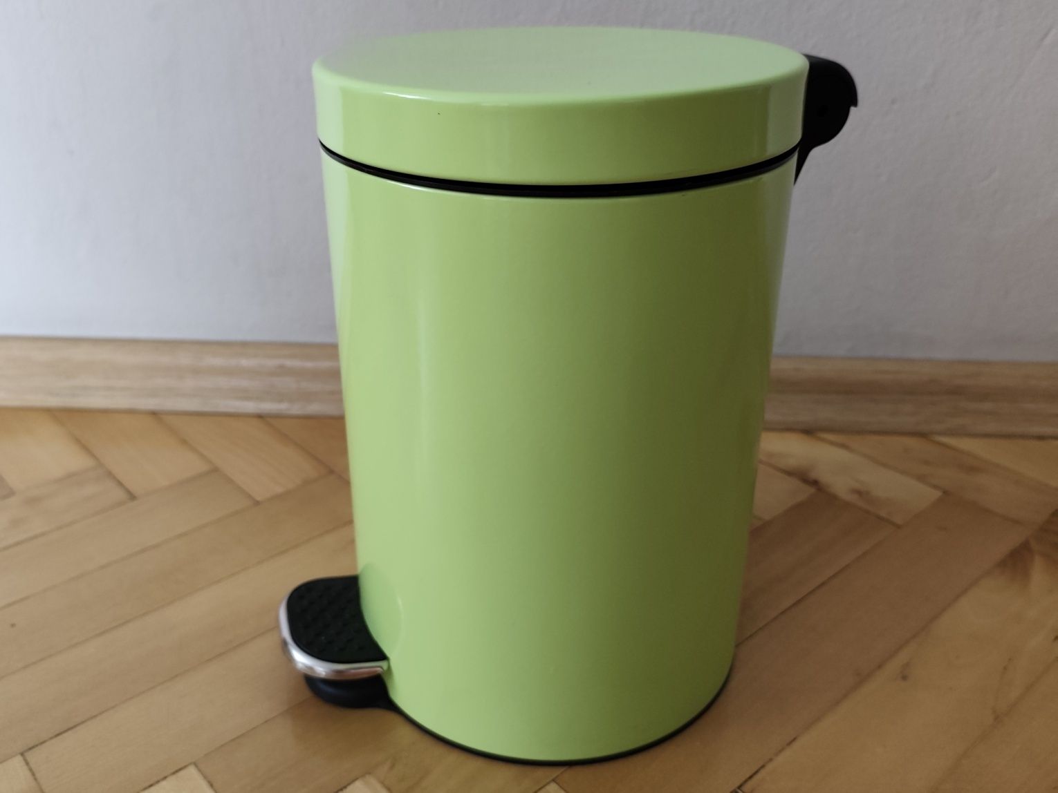 Zielony kosz na śmieci 5l