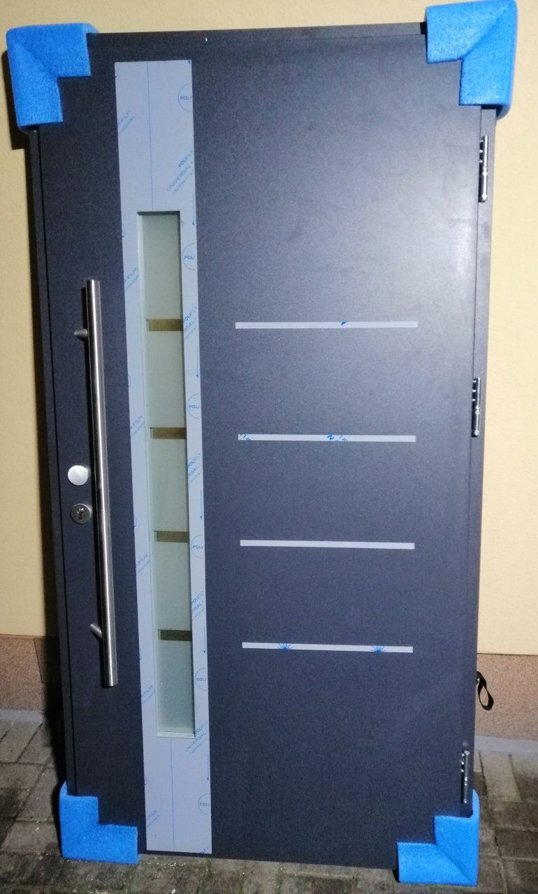 Drzwi zewnętrzne z ościeżnica aluminiowa CIEPŁĄ