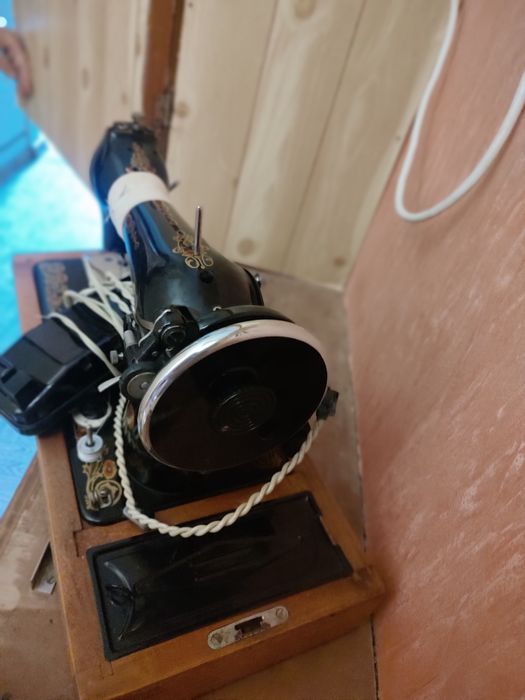 Єлектрична швейна машинка Подольска