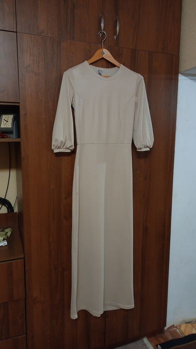 Бежевое платье в пол ,рукав фонарики