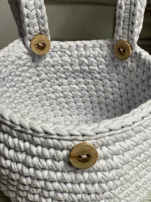 В'язаний кошик для дитячого ліжка