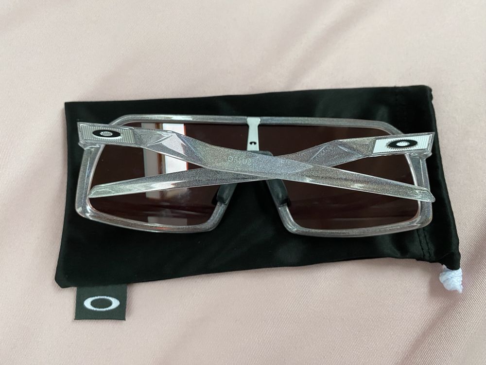 Okulary sportowe Oakley Sutro