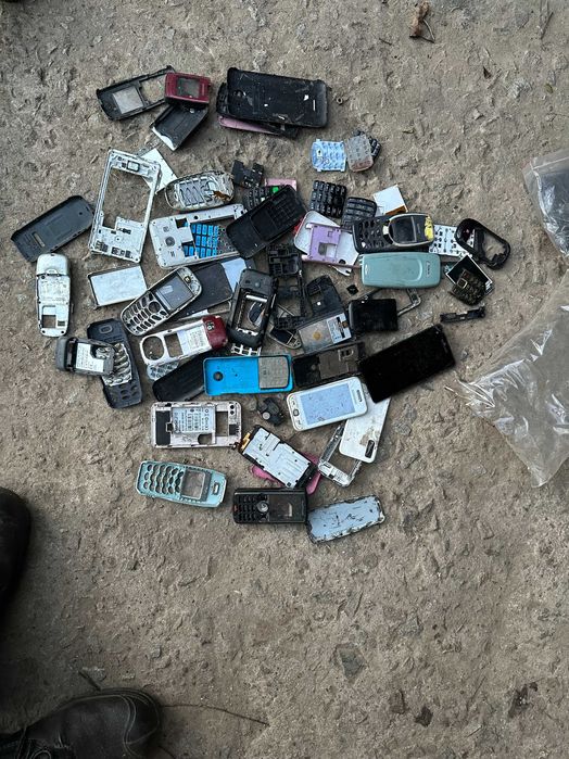 Телефони корпуси плати мобільні ціна 50 грн за все